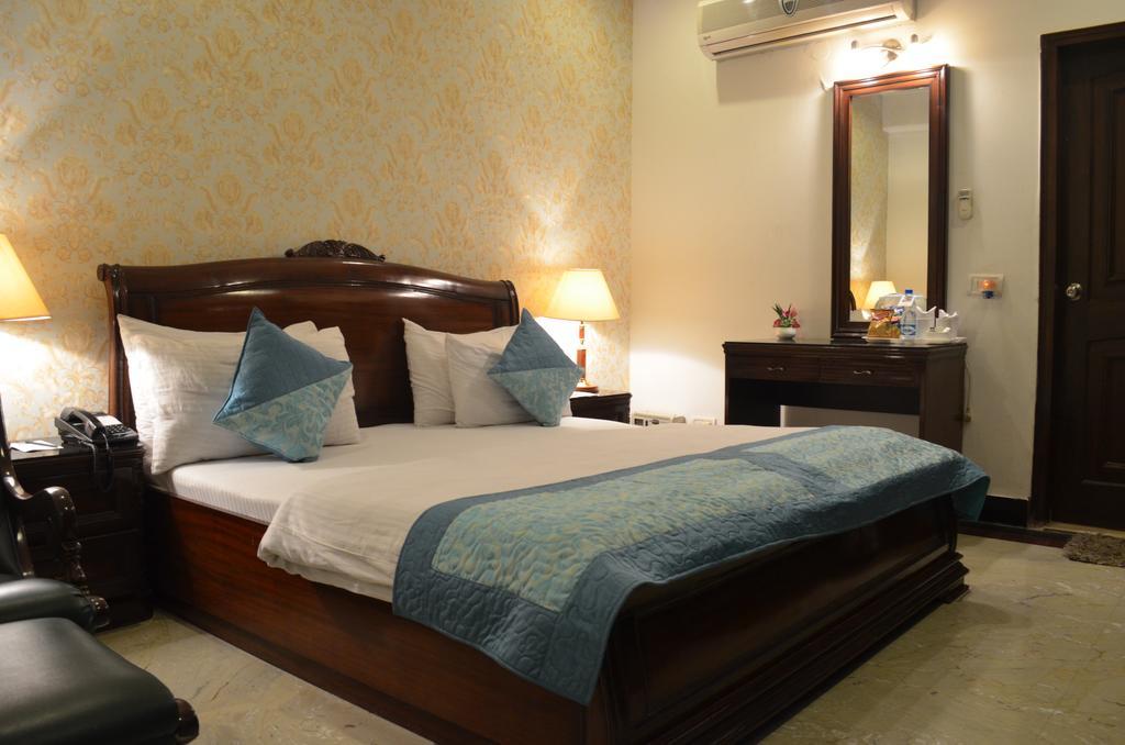 Hotel Emperor Palms New Delhi Exterior photo