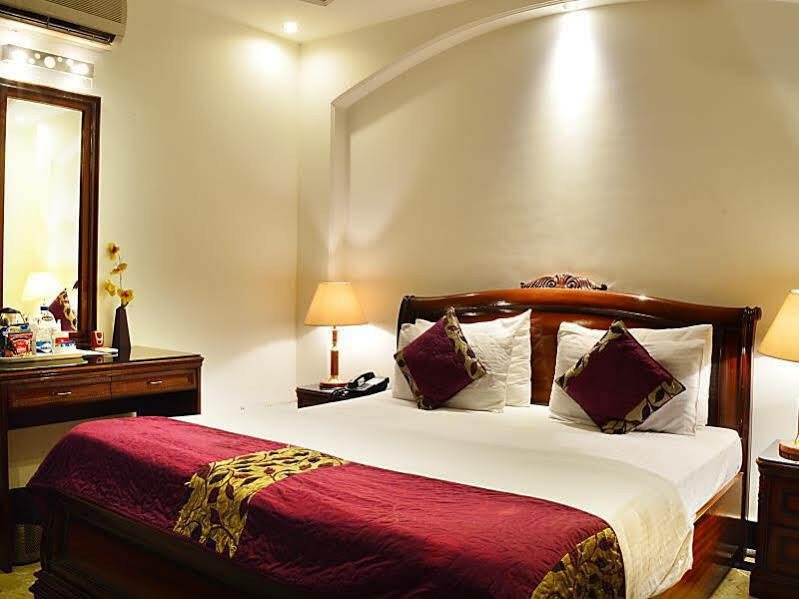 Hotel Emperor Palms New Delhi Exterior photo